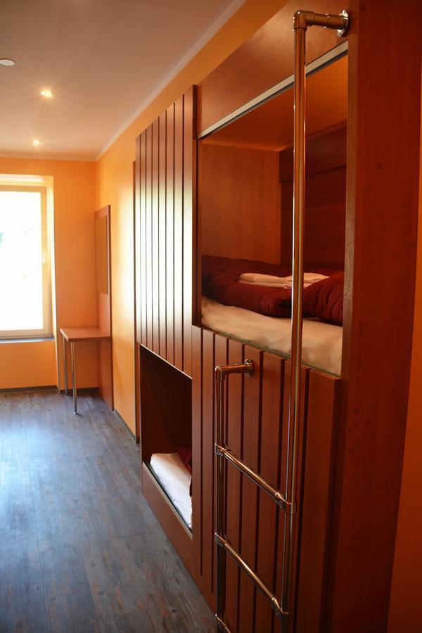 Posto Letto in Dormitorio Misto con 4 Letti